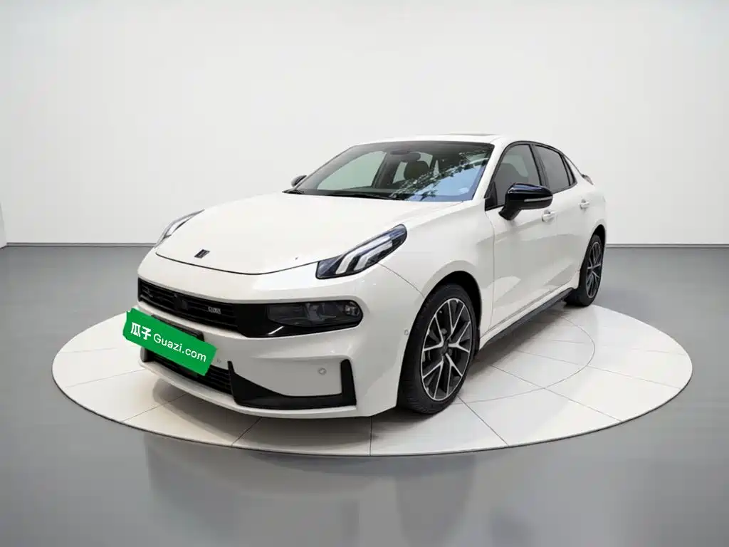 Lynk & Co 03