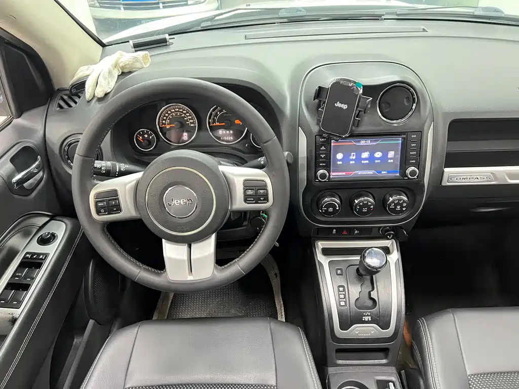 Jeep Compass (Import) — миниатюра 10