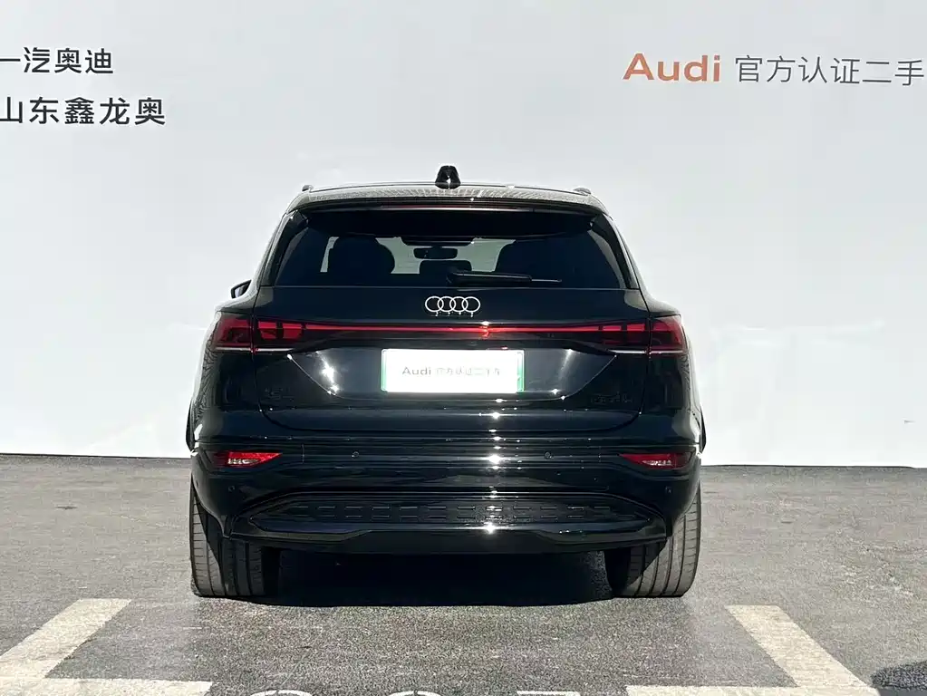 AUDI Q6L E TRON