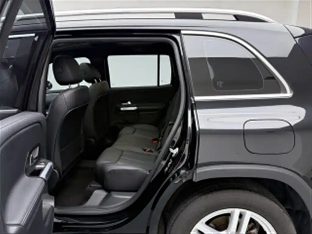 Mercedes-Benz GLB — миниатюра 8