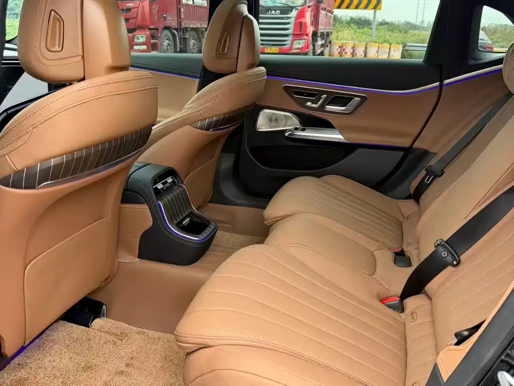 Mercedes-Benz E-Class — миниатюра 9