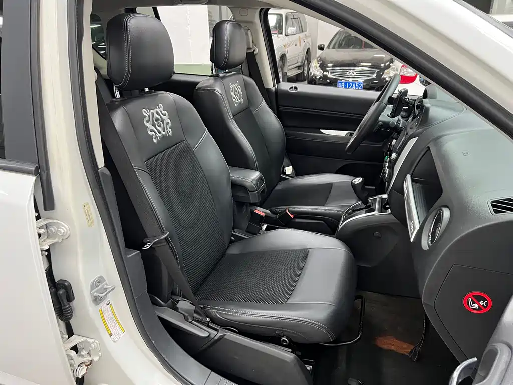Jeep Compass (Import) — миниатюра 12