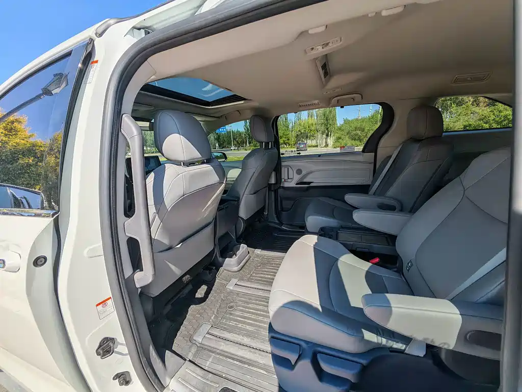 Toyota Granvia — миниатюра 9
