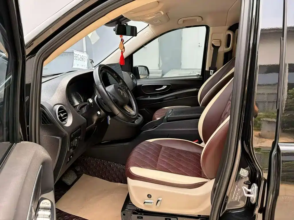 Mercedes-Benz Vito 2021 2.0T Elite 7 мест