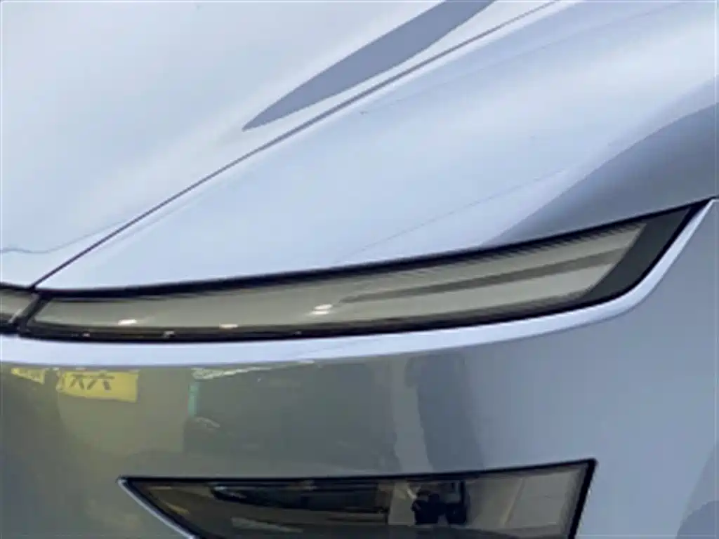 Tesla Model Y — миниатюра 18