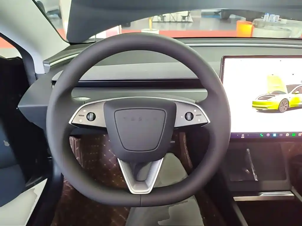 Tesla Model 3 — миниатюра 11