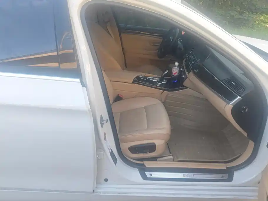 BMW 5 Series — миниатюра 8
