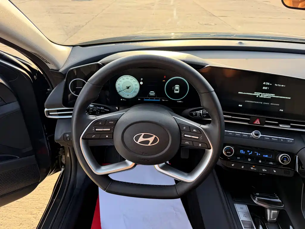 Hyundai Elantra — миниатюра 10