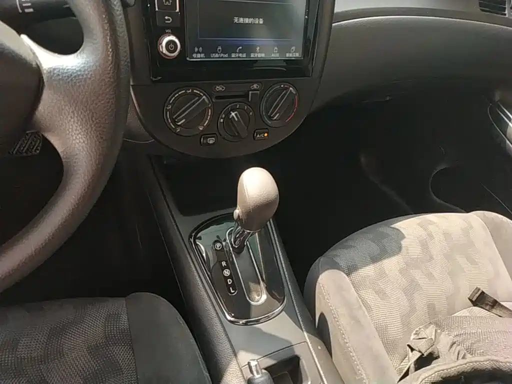 Nissan Tiida — миниатюра 14