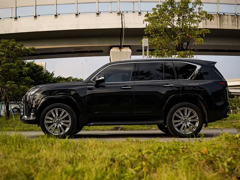 Lexus LX — миниатюра 21