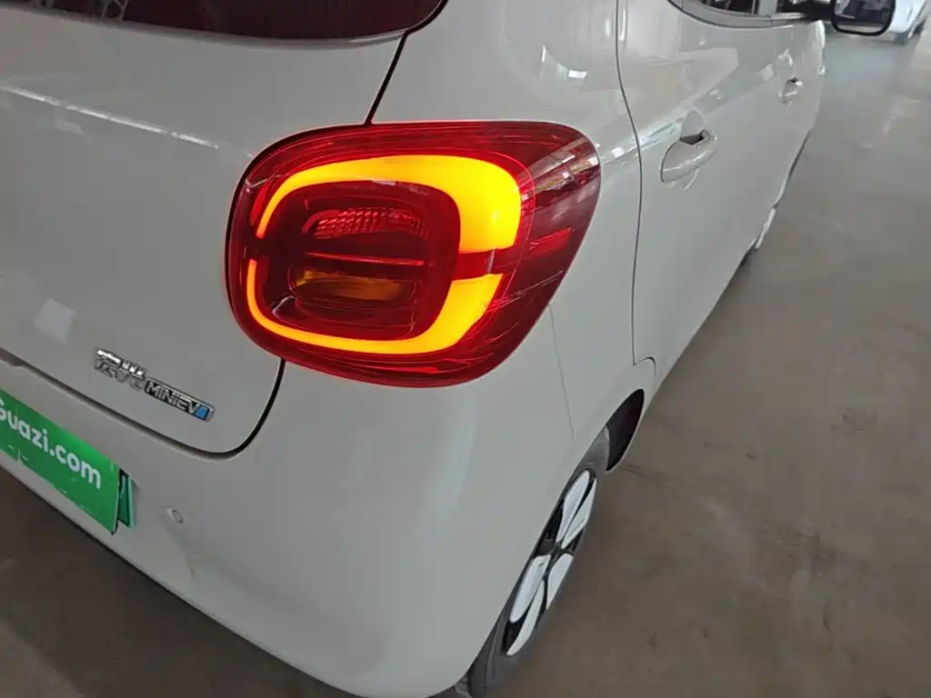 Wuling MINIEV — миниатюра 8