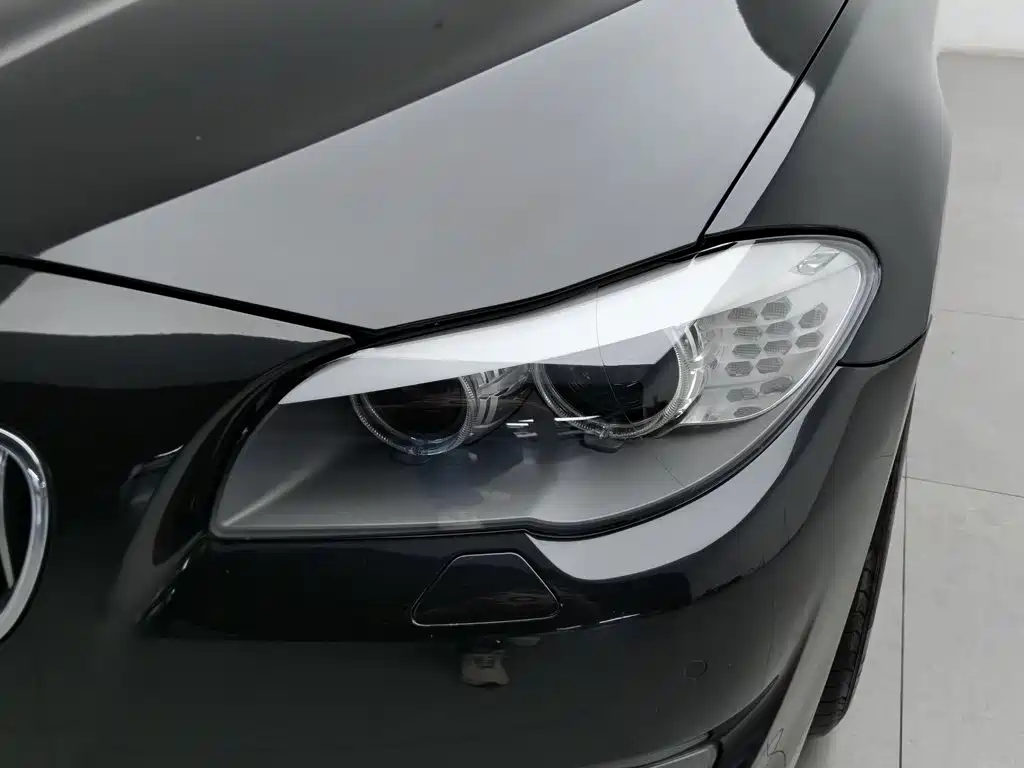 BMW 5 Series — миниатюра 7