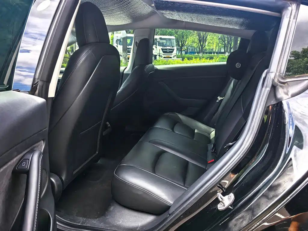 Tesla Model 3 — миниатюра 10