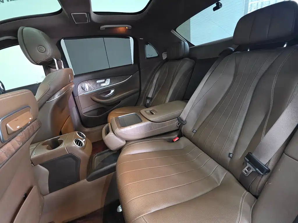 Mercedes-Benz E-Class — миниатюра 16