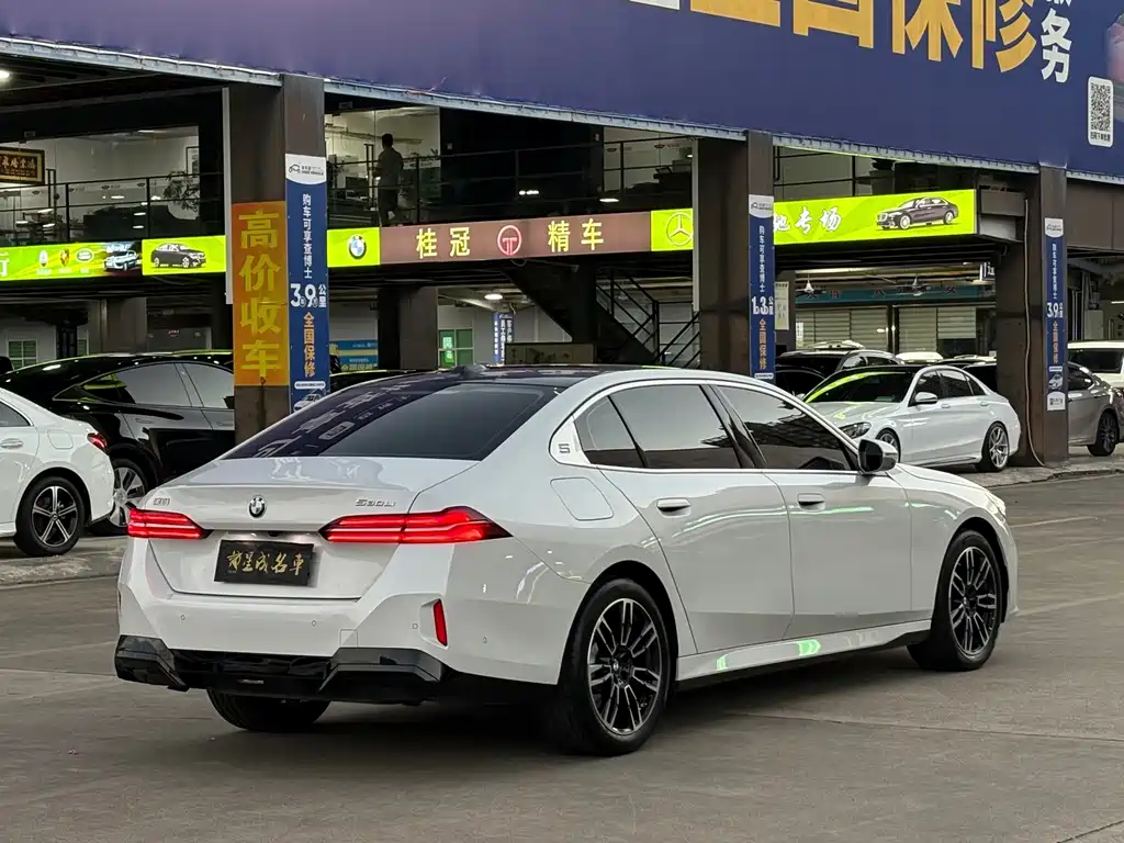 BMW 5 Series — миниатюра 18