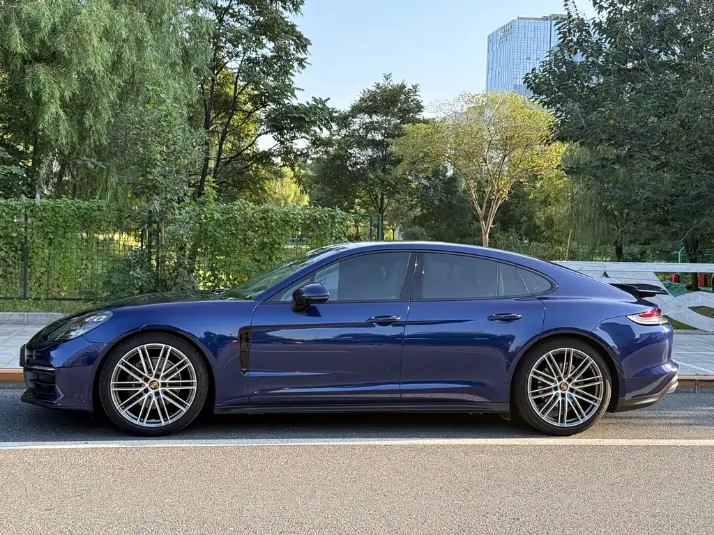 Porsche Panamera — миниатюра 2