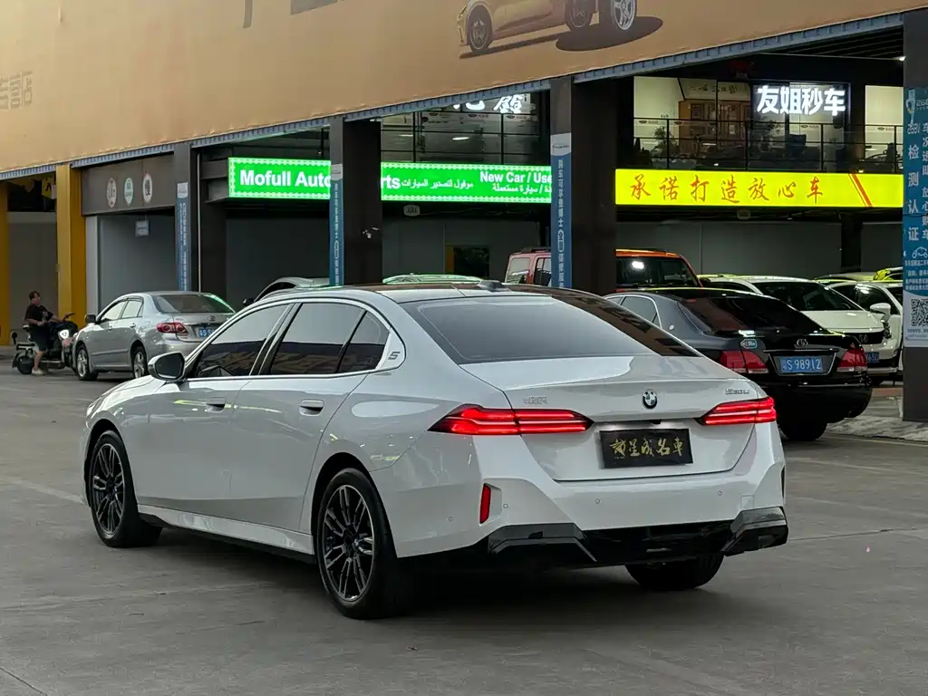 BMW 5 Series — миниатюра 20