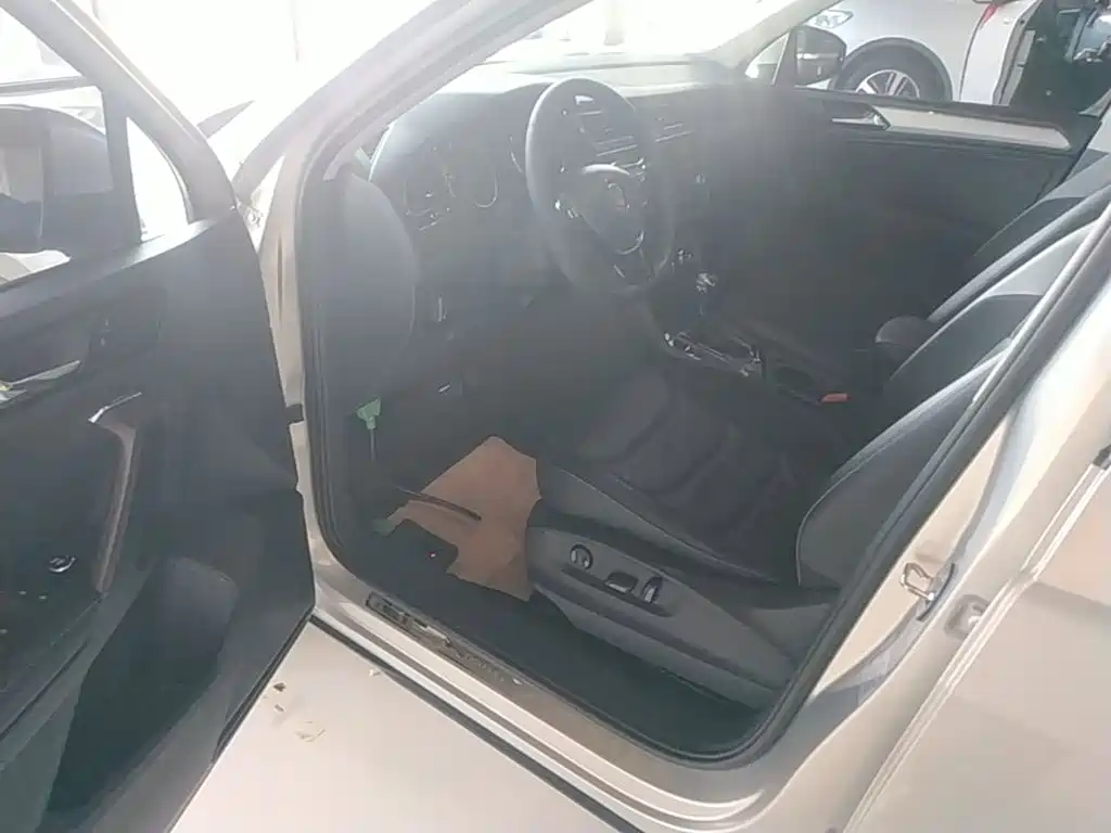 Volkswagen Tiguan L — миниатюра 16