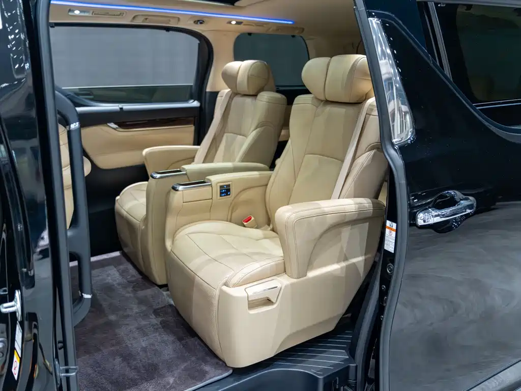 Toyota Alphard — миниатюра 11