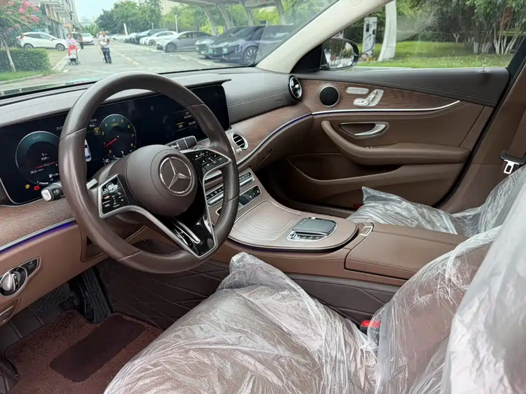 Mercedes-Benz E-Class — миниатюра 12