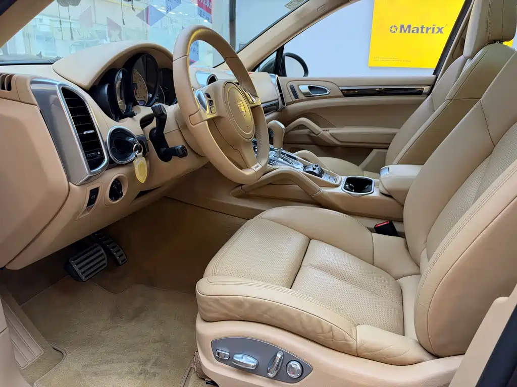 Porsche Cayenne — миниатюра 5