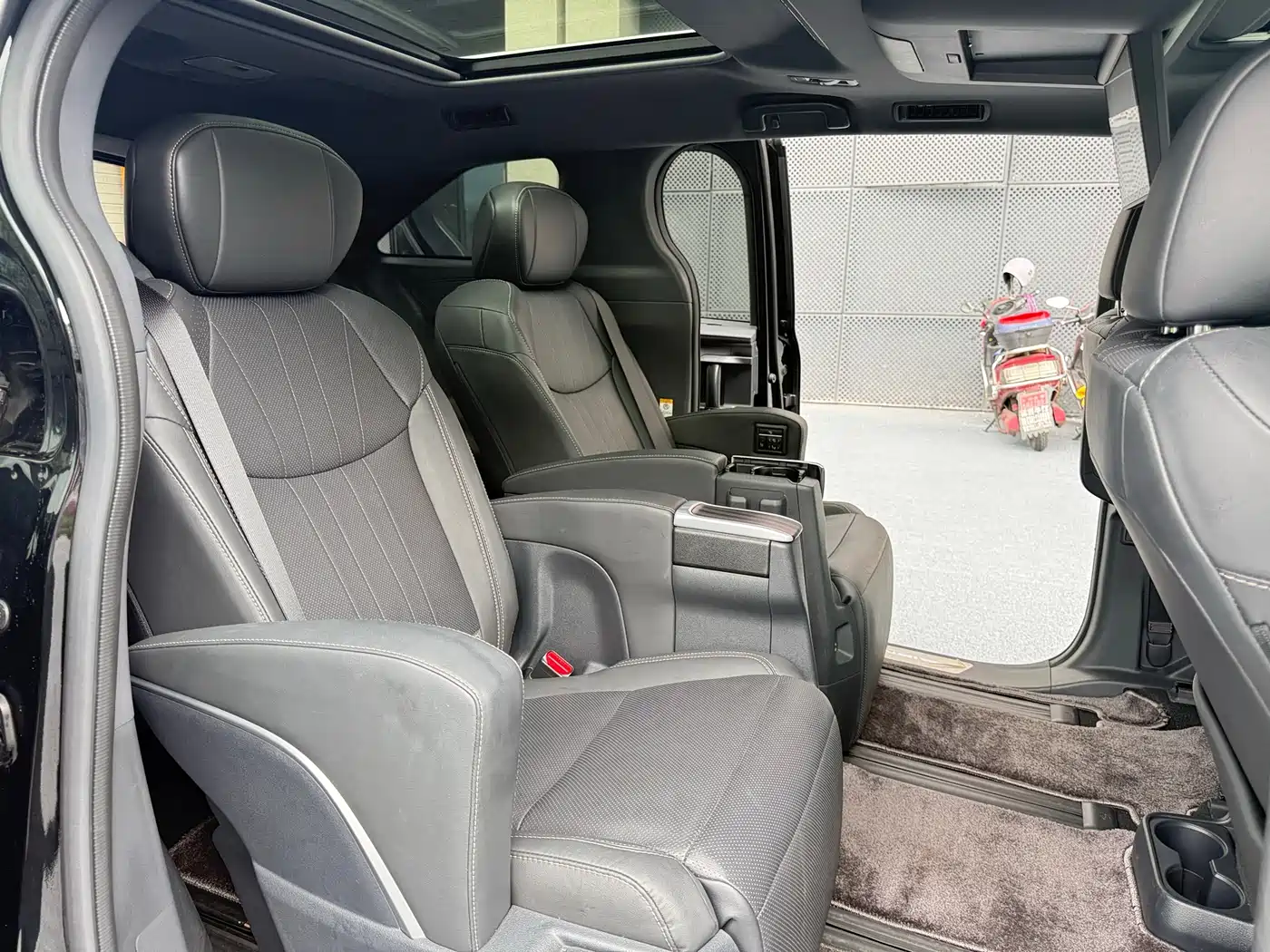Toyota Sienna id 4514169 из Китая 11