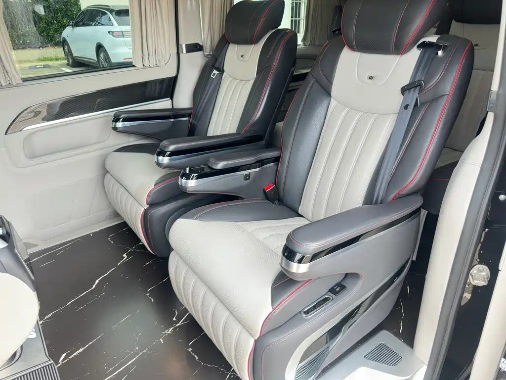 Mercedes-Benz V-Class — миниатюра 11