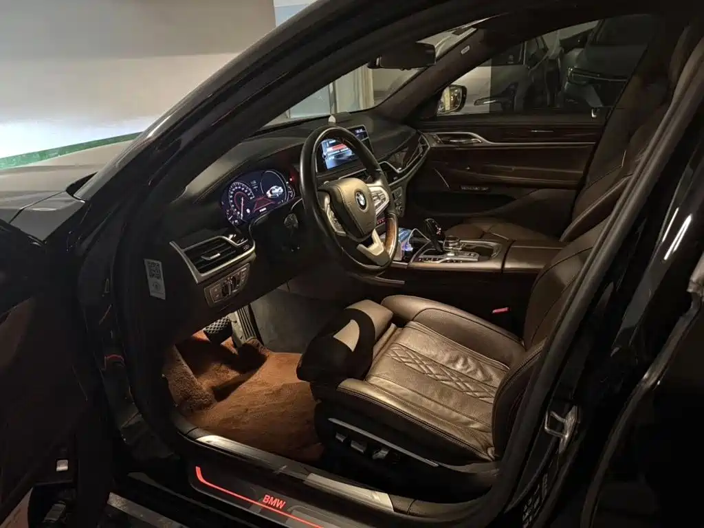 BMW 7 Series — миниатюра 4