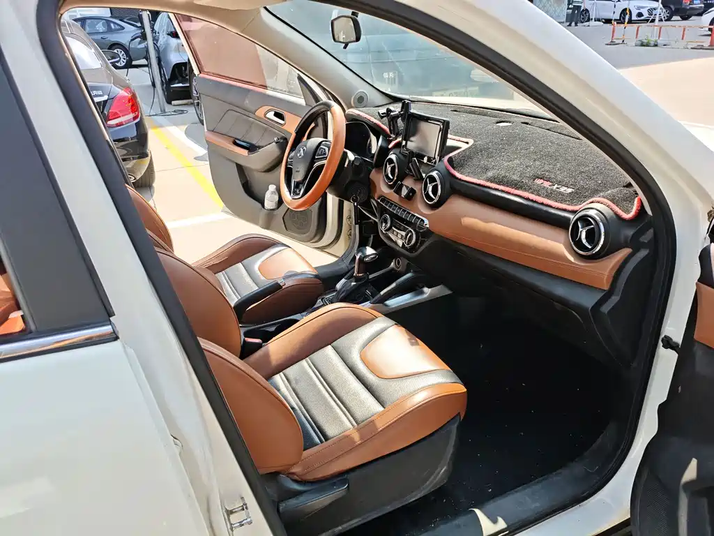 BAIC Senova X35 — миниатюра 8