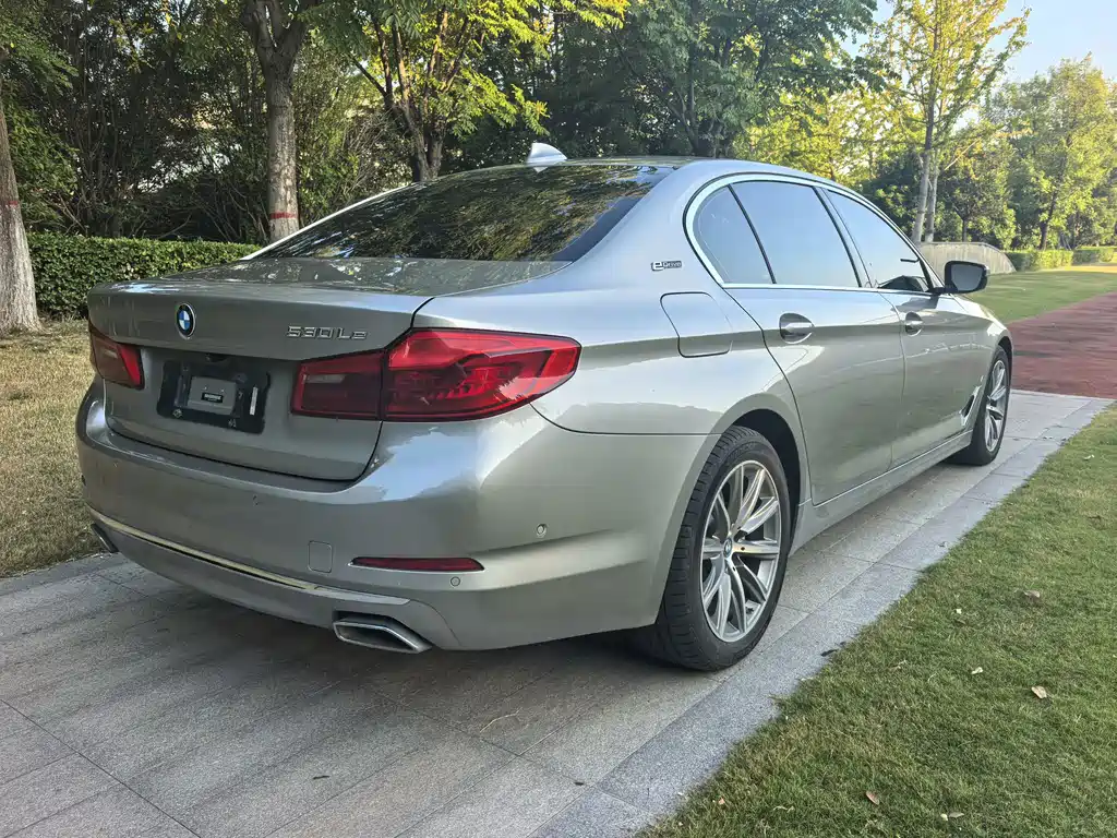 BMW 5 Series New Energy — миниатюра 9