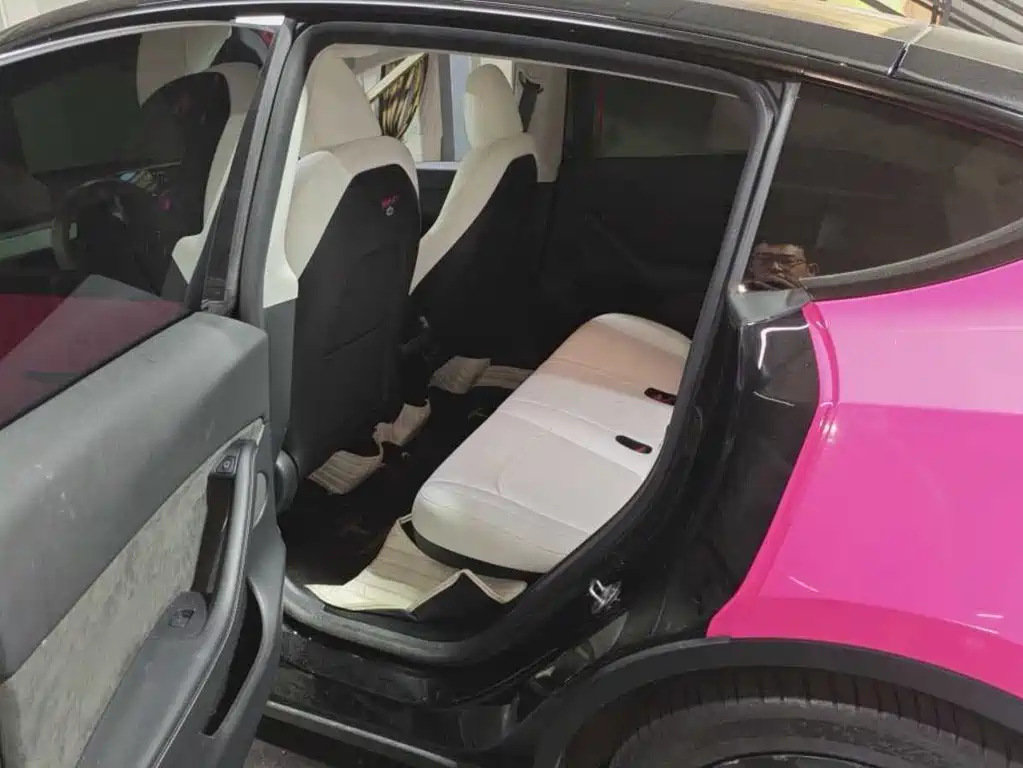 Tesla Model Y — миниатюра 6