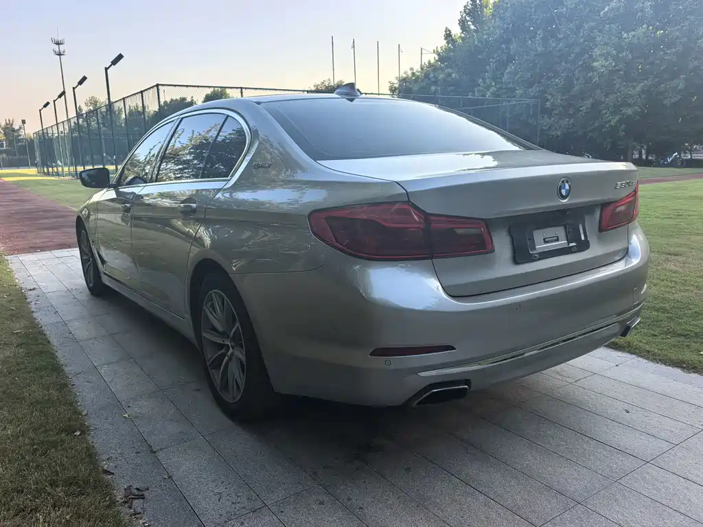 BMW 5 Series New Energy — миниатюра 7