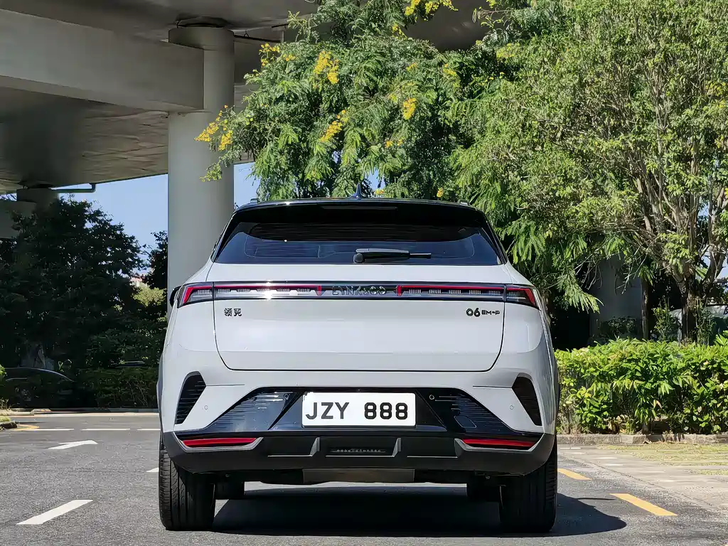 Lynk & Co 06 EM-P — миниатюра 5