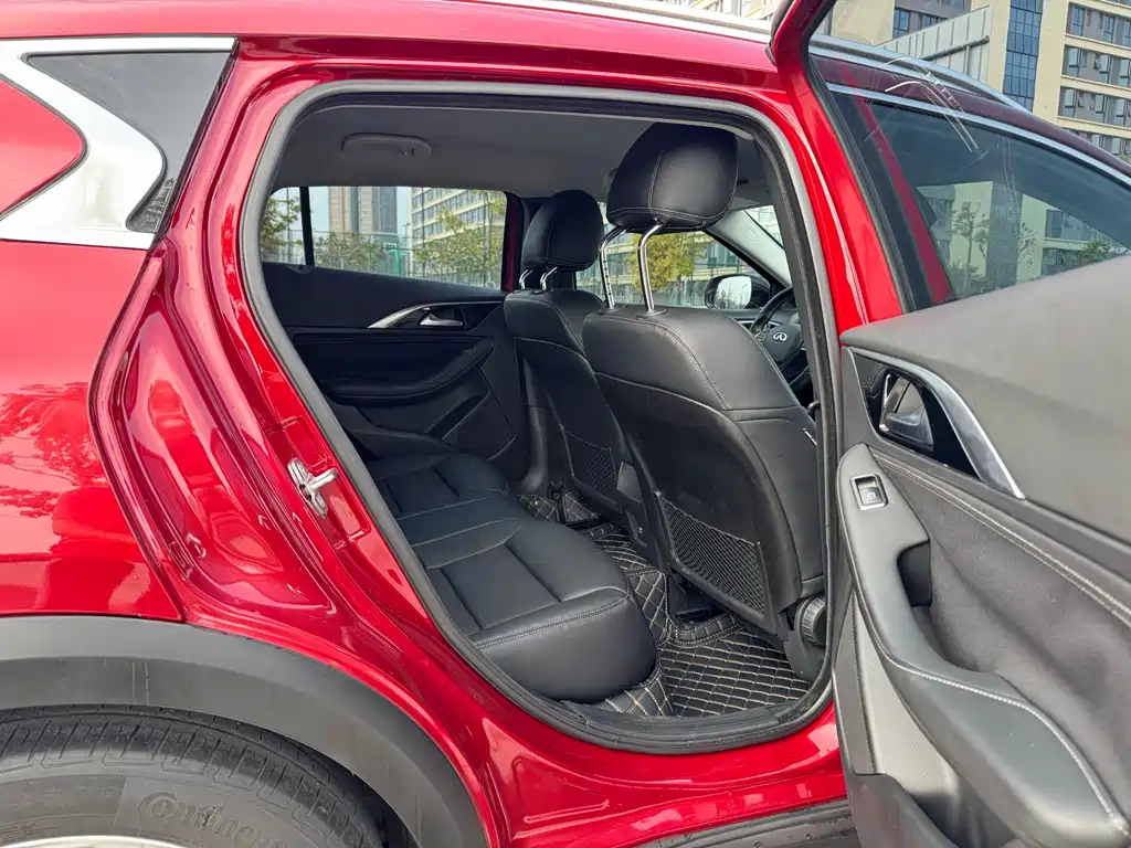 Infiniti QX30 — миниатюра 12