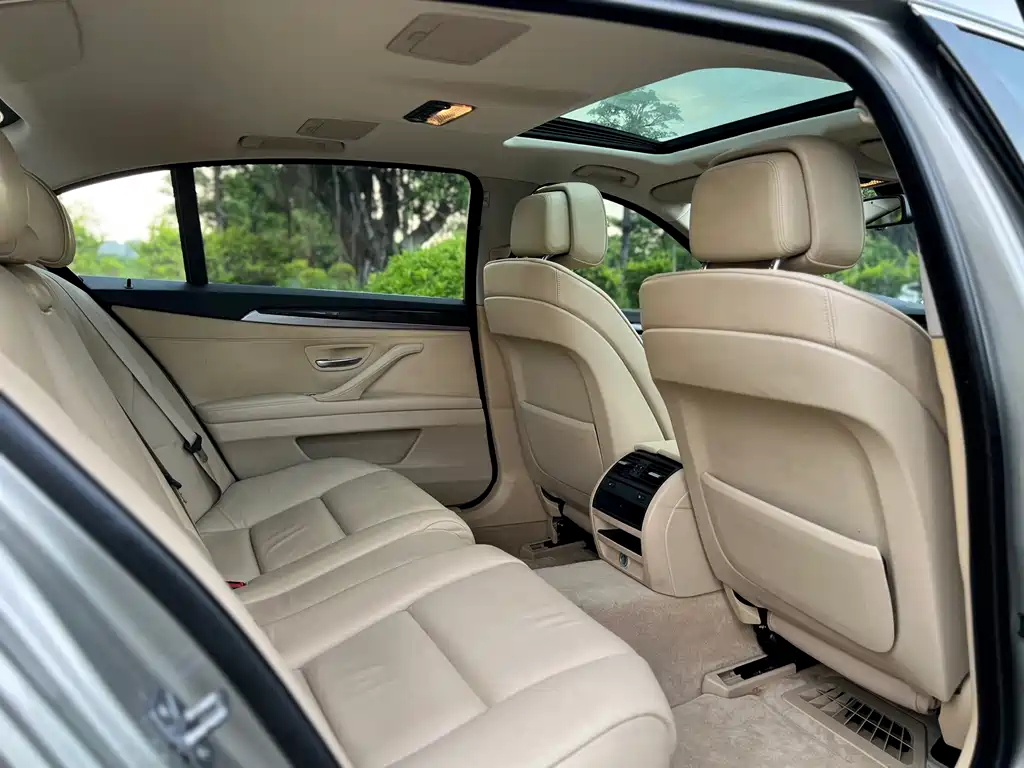 BMW 5 Series — миниатюра 14