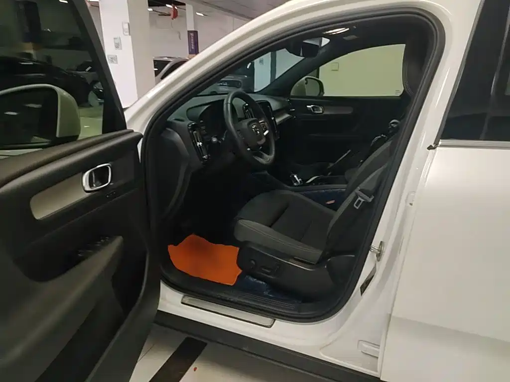Volvo XC40 — миниатюра 16
