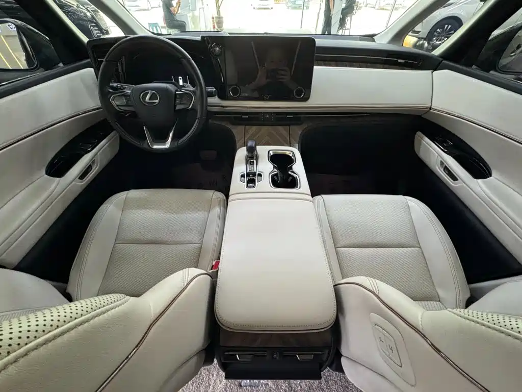 Lexus LM — миниатюра 10