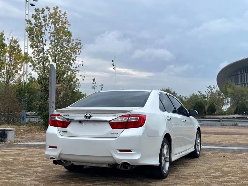 Toyota Camry — миниатюра 4