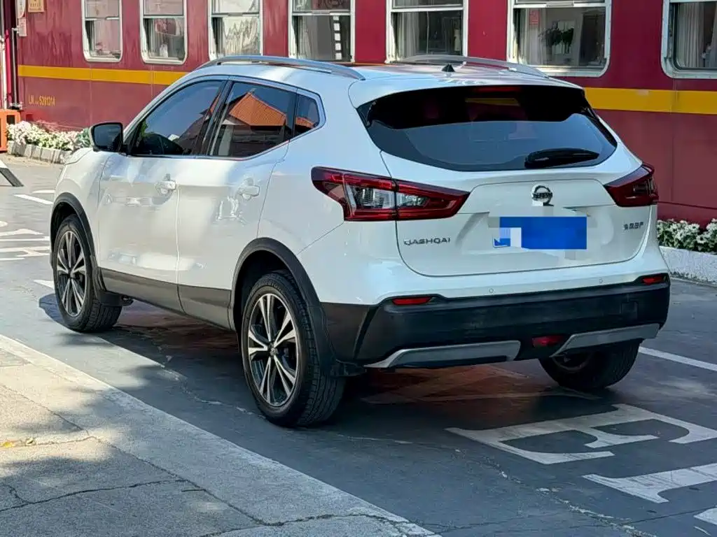 Nissan Qashqai — миниатюра 7