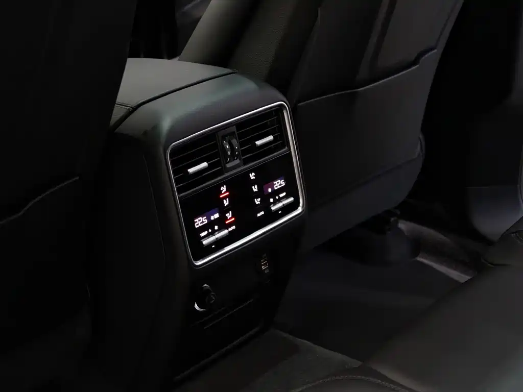 Porsche Cayenne — миниатюра 13
