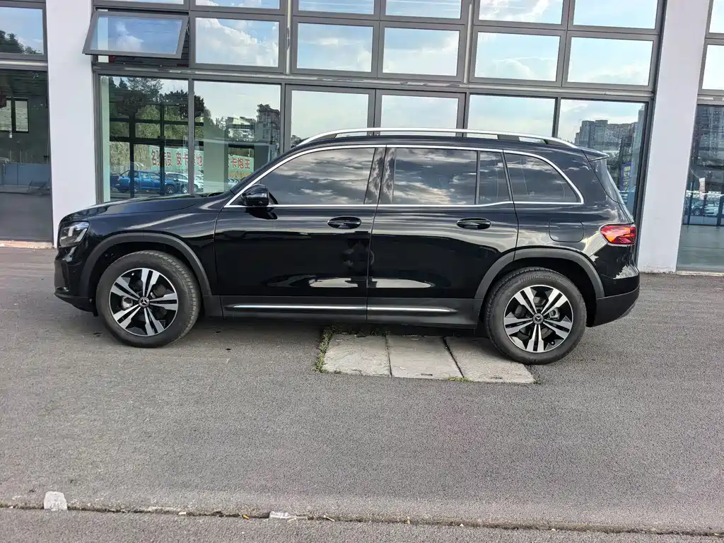 Mercedes-Benz GLB — миниатюра 12
