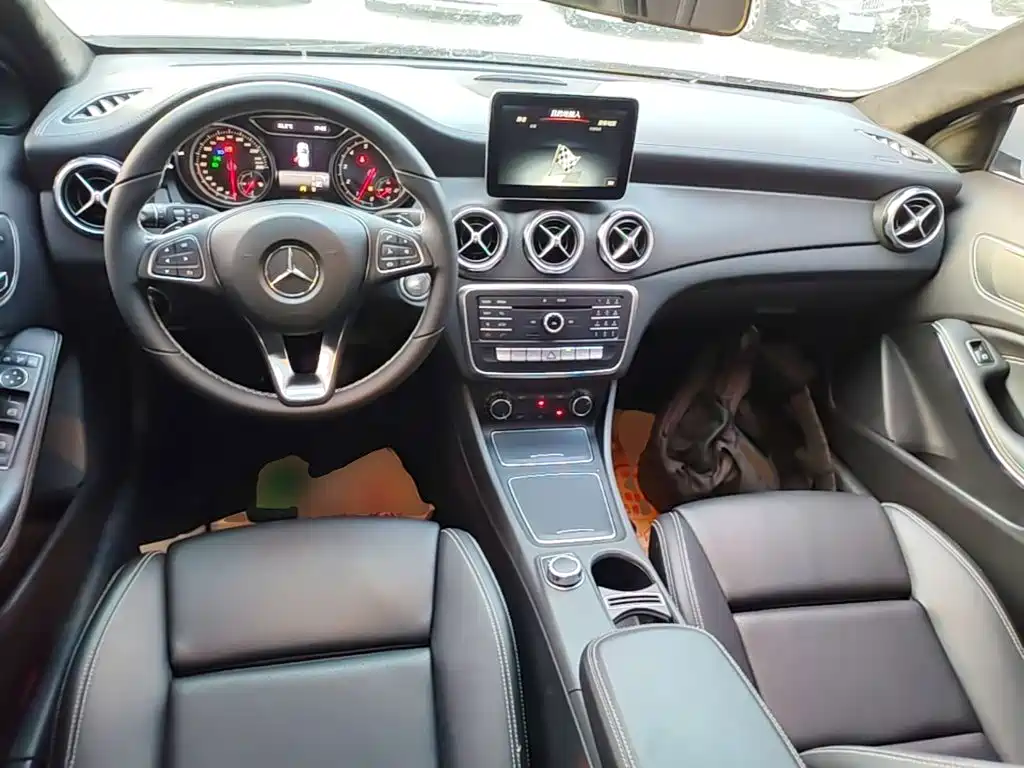 Mercedes-Benz GLA — миниатюра 10