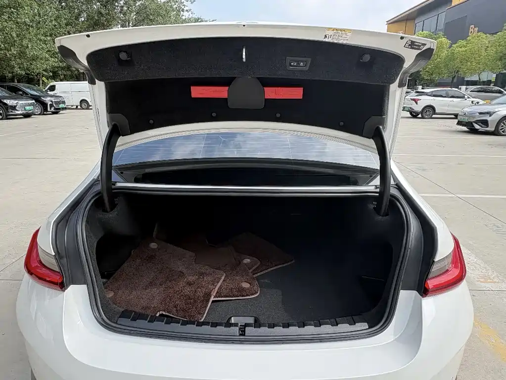 BMW i3 — миниатюра 10