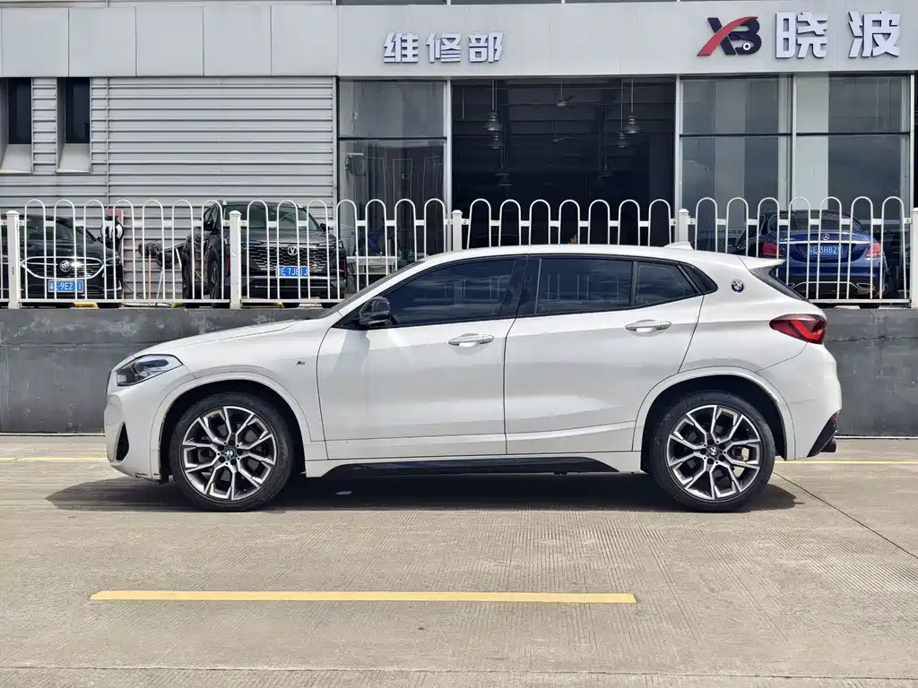 BMW X2 2021 sDrive25i