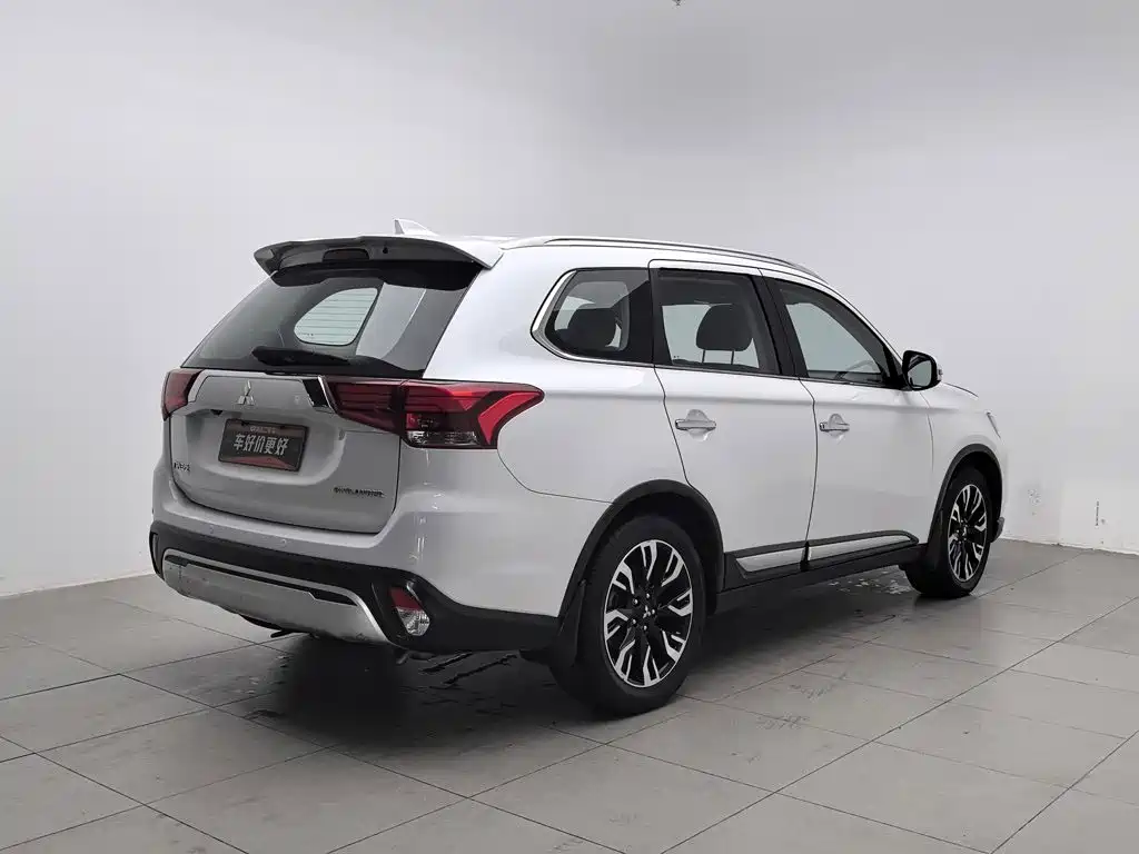 Mitsubishi Outlander — миниатюра 2
