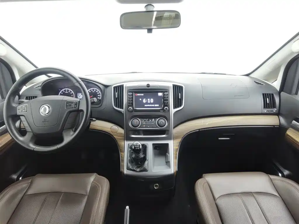 Forthing Lingzhi Plus PLUS 2021 2.0L MT Luxury 7 мест