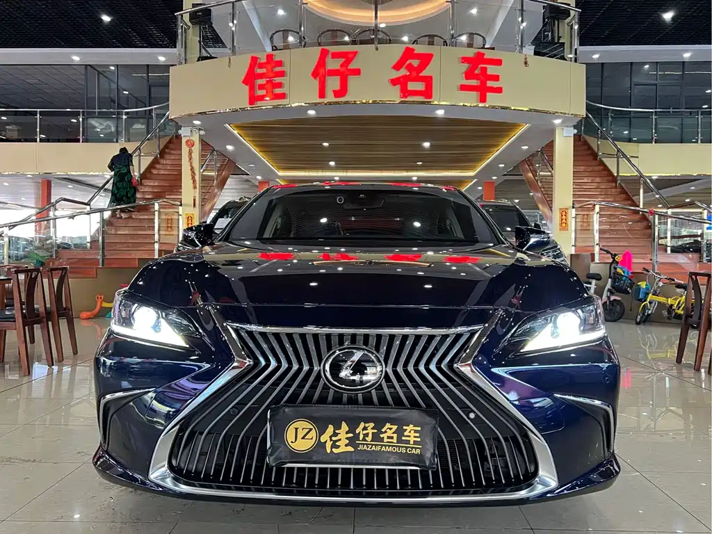 Lexus ES 2020 200