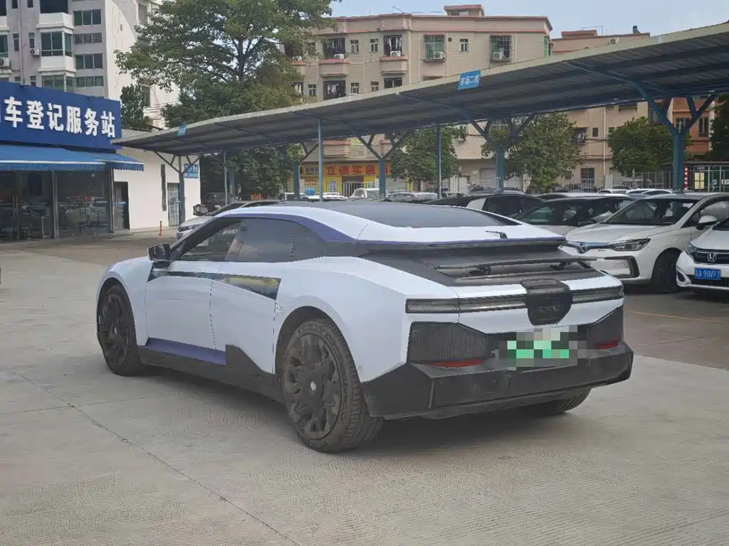 HiPhi HiPhi Z 2023 мест