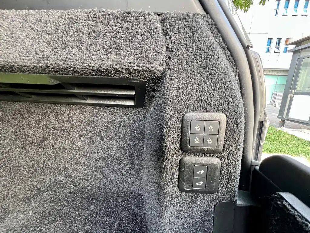 Land Rover Range Rover — миниатюра 32