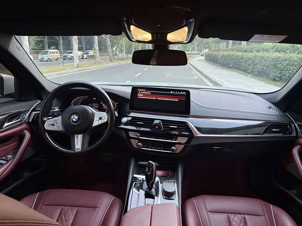 BMW 5 Series — миниатюра 11